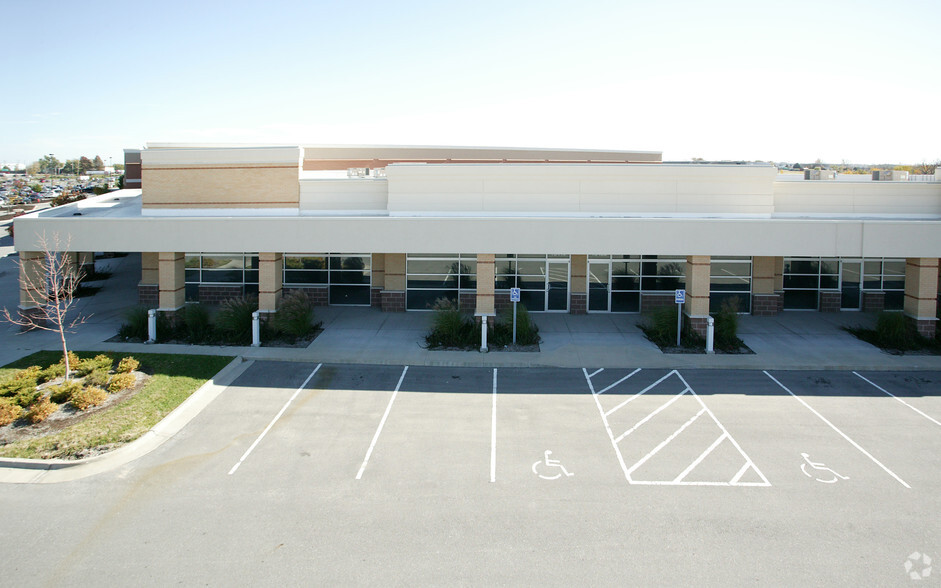 15405-15455 S Rogers Rd, Olathe, KS for lease - Building Photo - Image 3 of 8