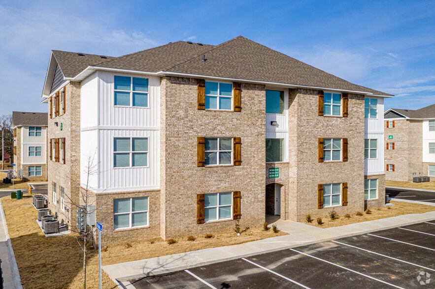 464-Unit Multifamily Portfolio portfolio of 3 properties for sale on LoopNet.com - Building Photo - Image 1 of 3