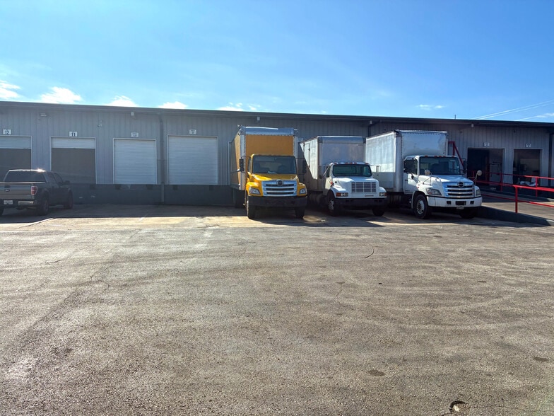 2100 E Union Bower Rd, Irving, TX for lease - Building Photo - Image 2 of 8