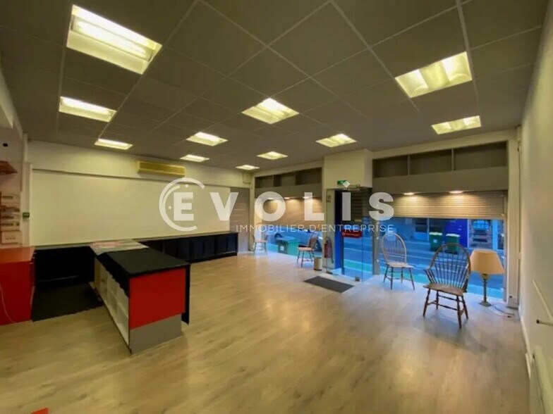 Retail in Amiens for lease - Interior Photo - Image 3 of 4