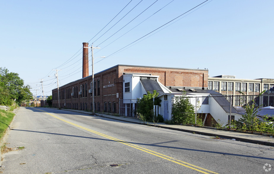 22 Pioneer Ave, Sanford, ME for sale - Primary Photo - Image 1 of 1