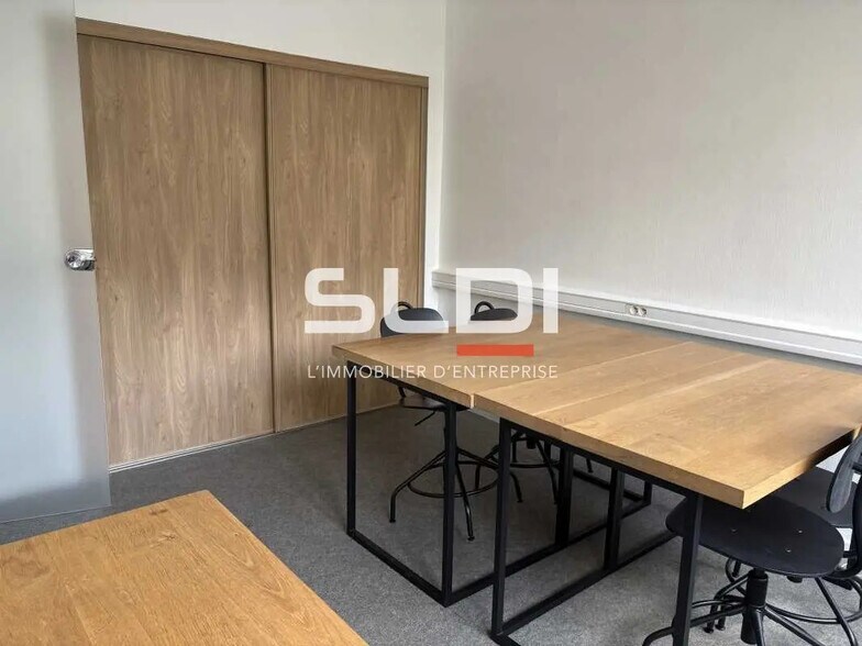 Office in Lyon for lease - Interior Photo - Image 2 of 7