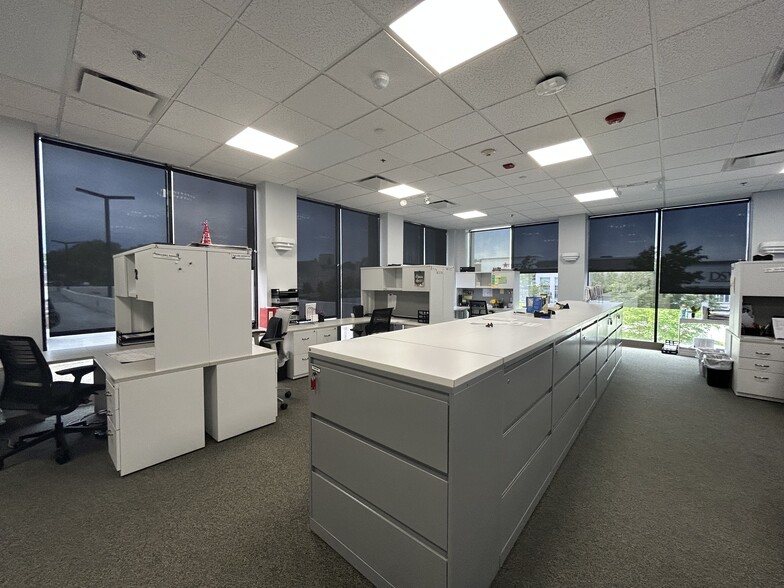 9730 S Western Ave, Evergreen Park, IL for lease - Building Photo - Image 3 of 15