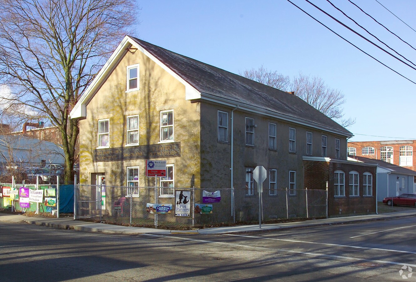 505 Bay St, Fall River, MA 02724