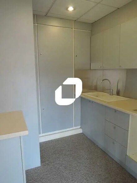 Avenue Du 12 Février 1934, Malakoff for lease - Interior Photo - Image 3 of 3