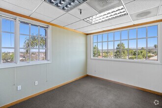 2301 E Daily Dr, Camarillo, CA for lease Interior Photo- Image 2 of 6