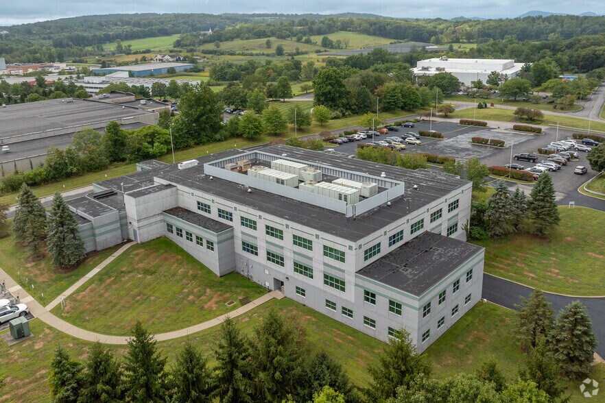 70 Hatfield Ln, Goshen, NY for lease - Building Photo - Image 1 of 17