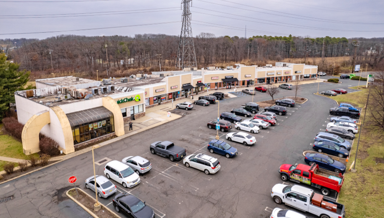 881 Main St, Sayreville, NJ for lease - Building Photo - Image 1 of 9