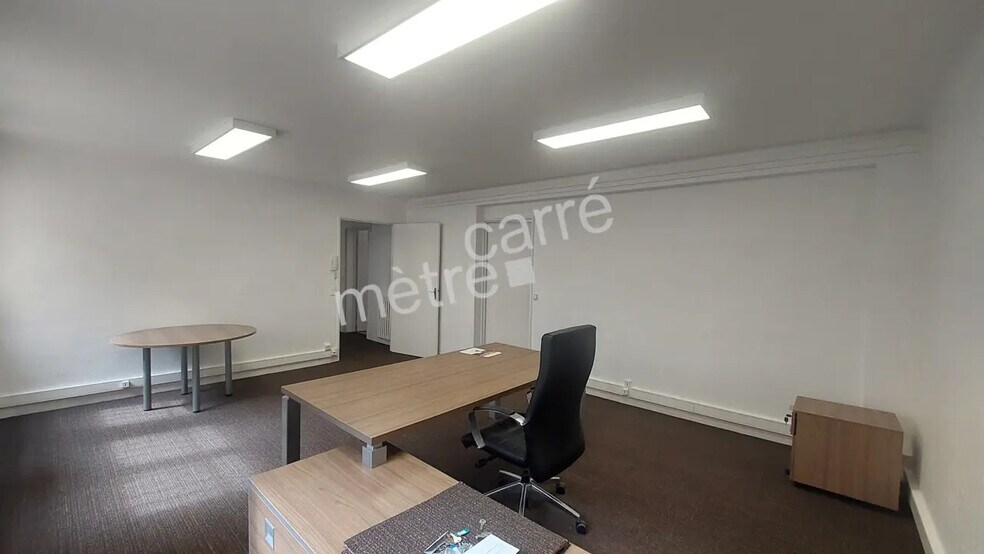 Office in Nantes for lease - Interior Photo - Image 2 of 4