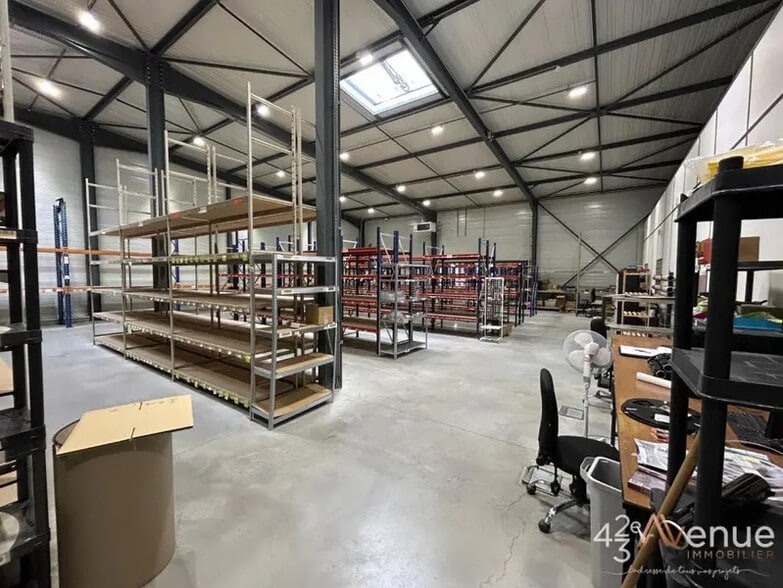 Industrial in Bas-en-Basset for sale - Building Photo - Image 3 of 7
