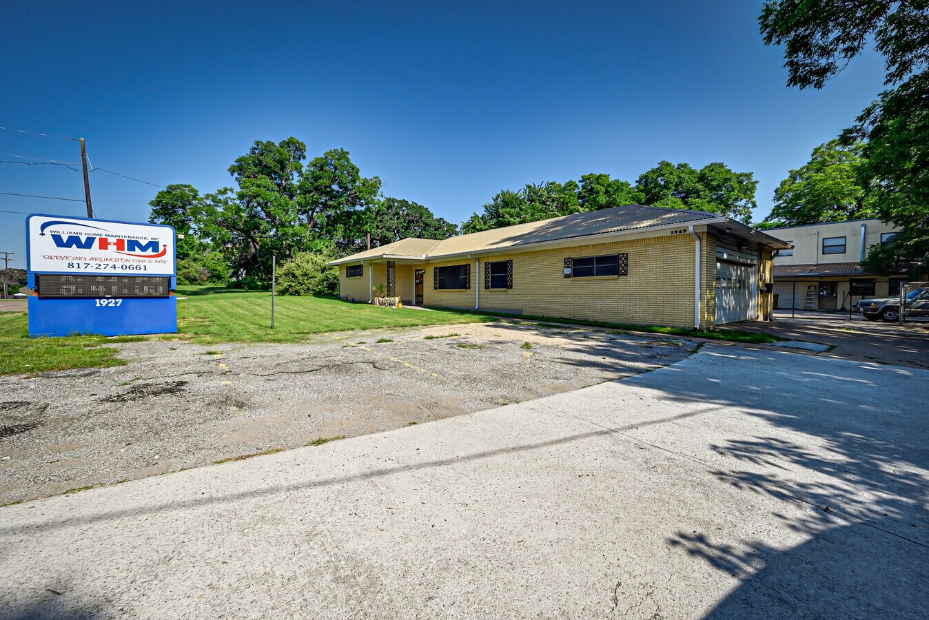 1927 W Arkansas Ln, Pantego, TX 76013