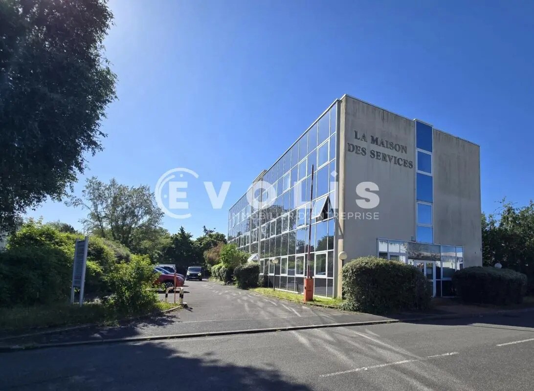 11 Avenue Des 2 Lacs, Villejust for lease Building Photo- Image 1 of 1