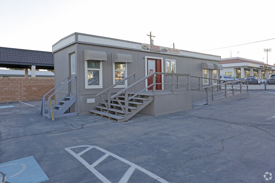 1875 E Sahara Ave, Las Vegas, NV for sale - Primary Photo - Image 1 of 1