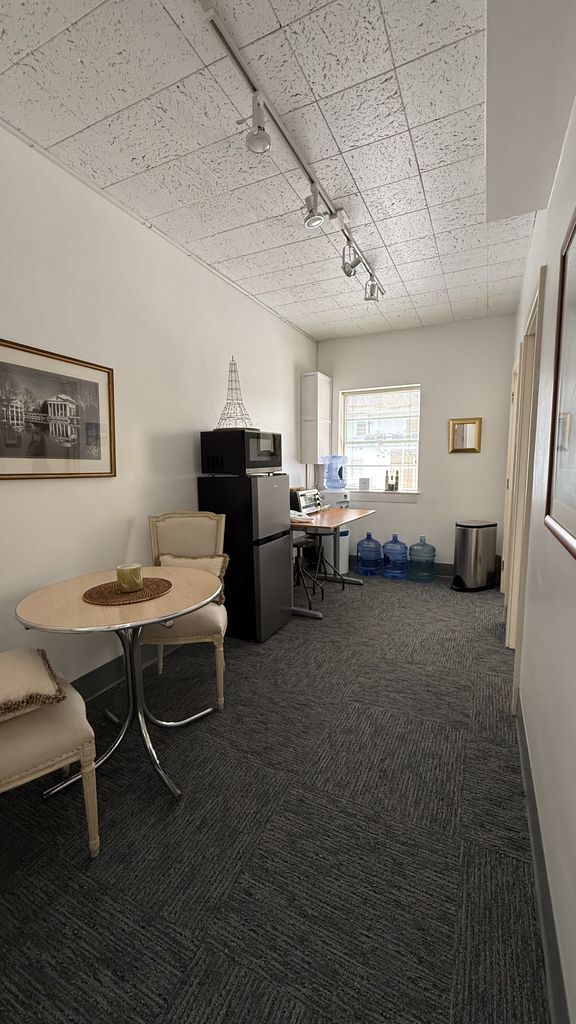612 Jefferson St, Charlottesville, VA for lease Interior Photo- Image 1 of 11