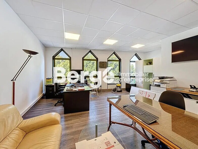 Office in Cagnes-sur-Mer for lease - Building Photo - Image 2 of 6