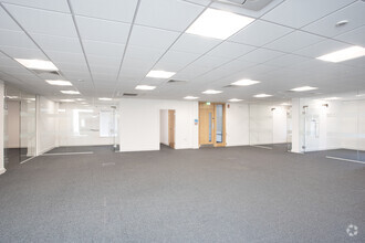 Fifth Ave, Gateshead for lease Interior Photo- Image 2 of 17