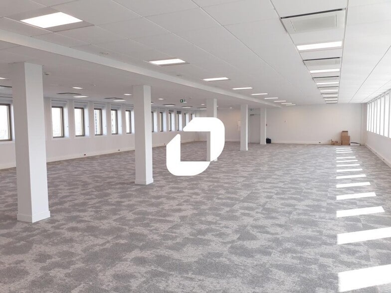Office in Créteil for lease - Building Photo - Image 2 of 7