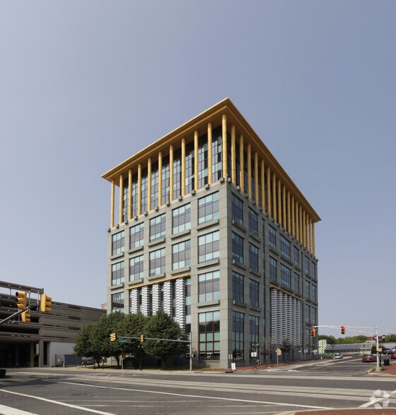 2 Riverside Dr, Camden, NJ for sale - Building Photo - Image 1 of 1