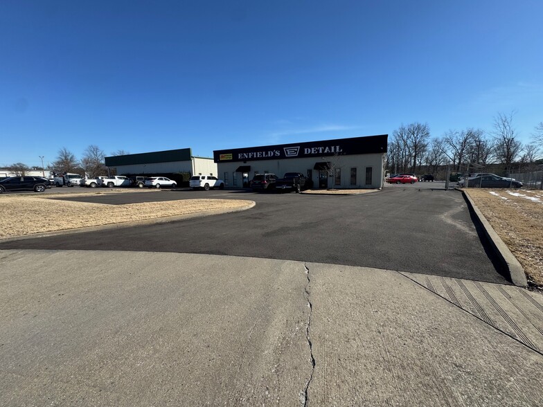 2370 Covington Cv, Memphis, TN for lease - Building Photo - Image 1 of 19