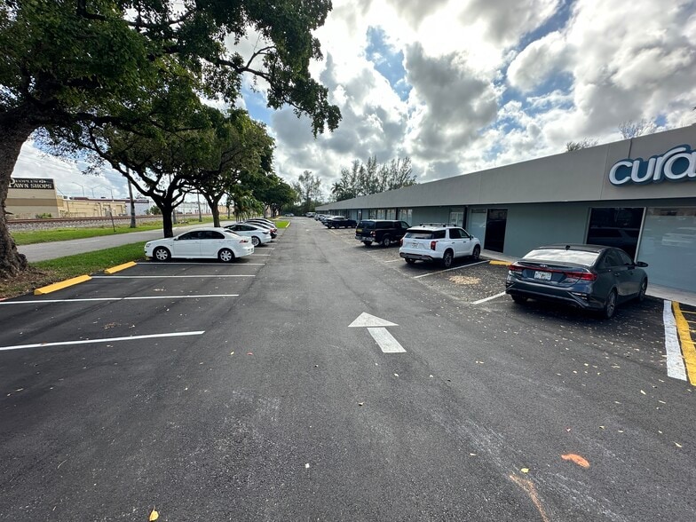 2900 W Hallandale Beach Blvd, Hallandale, FL for lease - Building Photo - Image 2 of 15