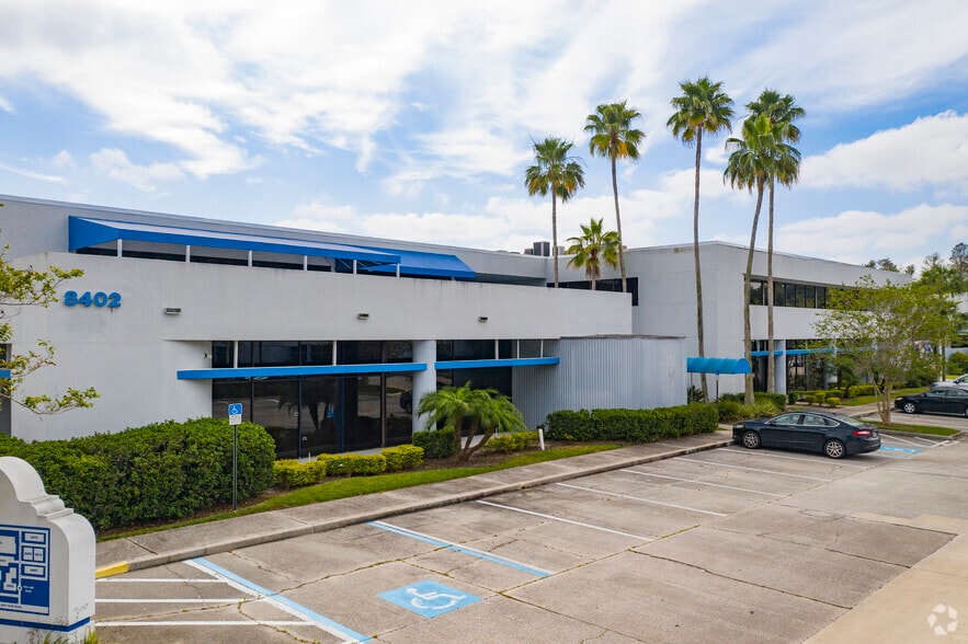 8402 Laurel Fair Cir, Tampa, FL for lease - Primary Photo - Image 1 of 5