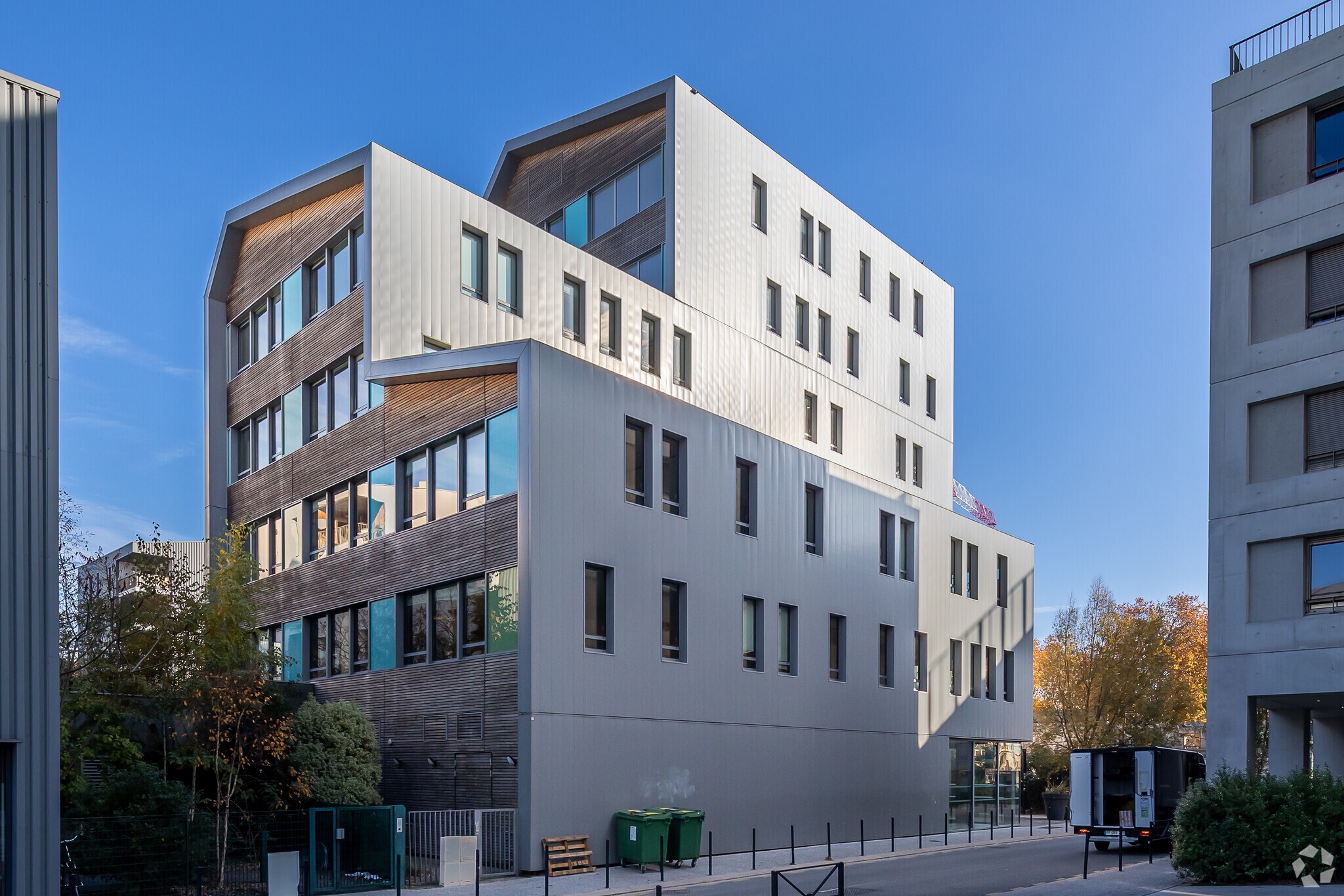 11-13 Rue De Gironde, Bordeaux for lease Primary Photo- Image 1 of 17