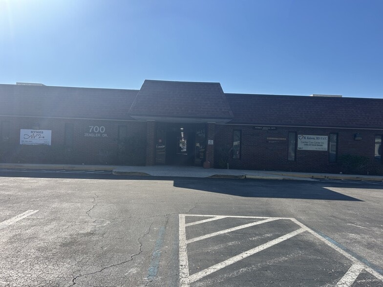 (Suite 8) Zeagler Dr, Palatka, FL for lease - Building Photo - Image 1 of 9