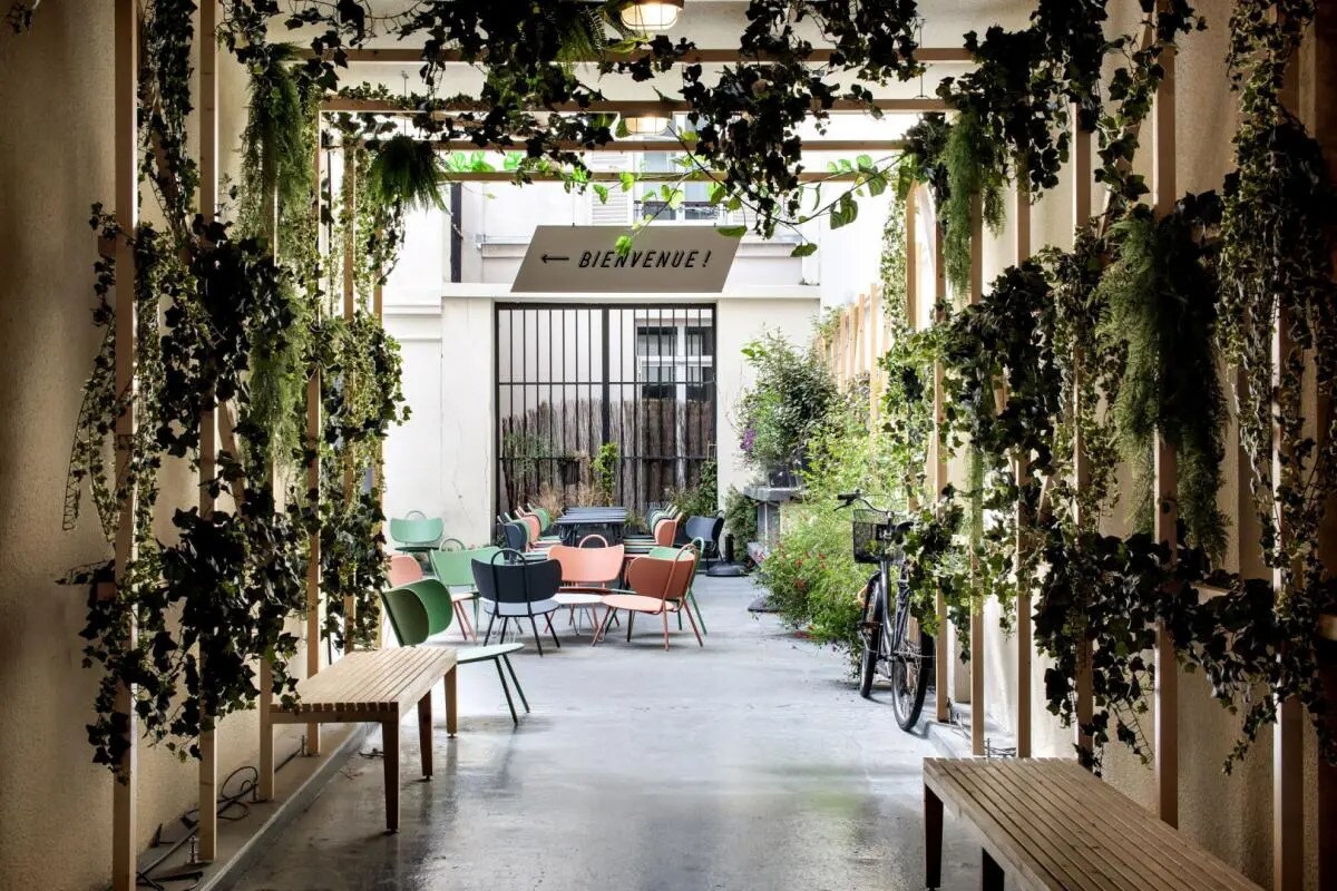 75 Rue D'Amsterdam, Paris for lease Building Photo- Image 1 of 15