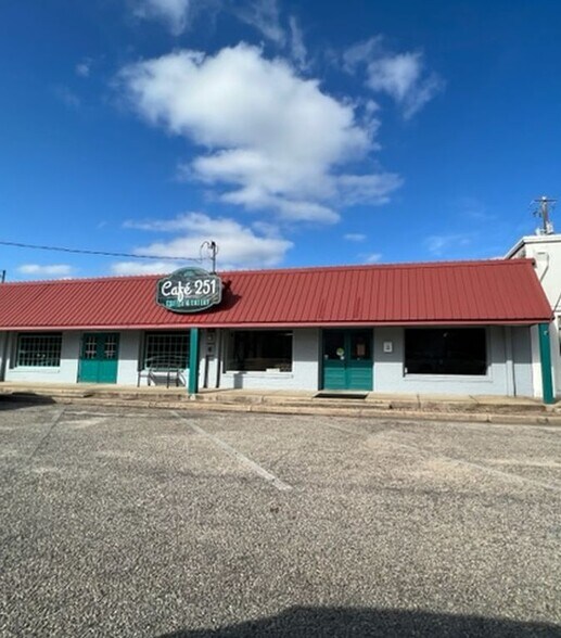 102-104 W Church St, Atmore, AL for sale - Building Photo - Image 1 of 1