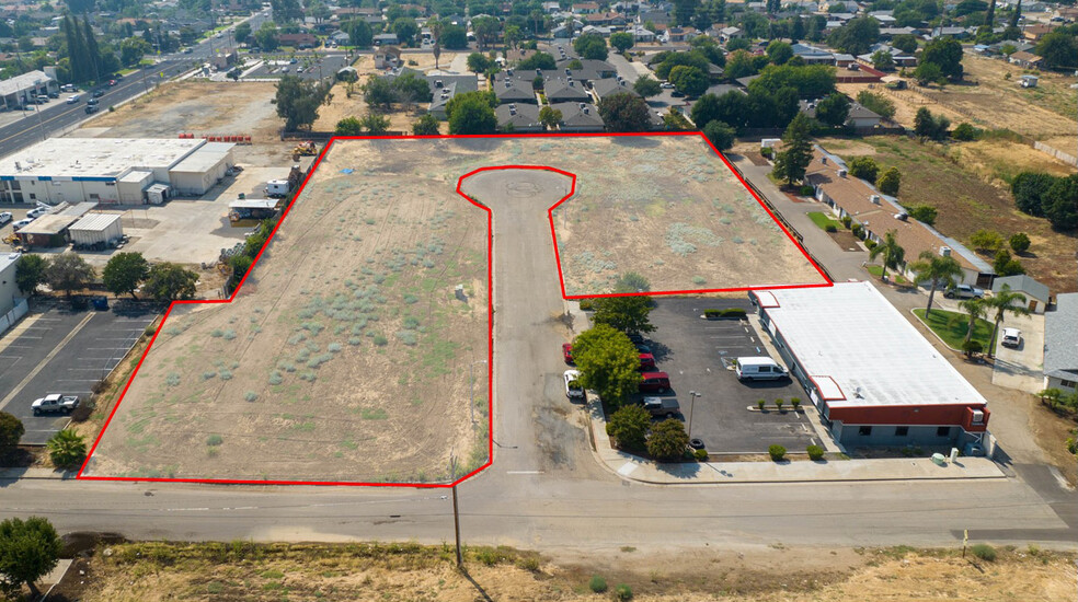 300 Sequoia cir, Porterville, CA for sale - Building Photo - Image 2 of 9