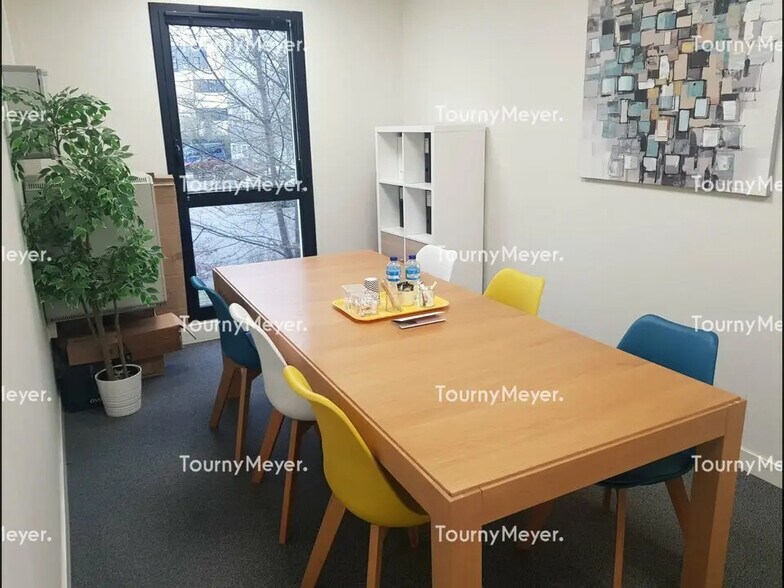 Office in Rennes for lease - Building Photo - Image 2 of 3