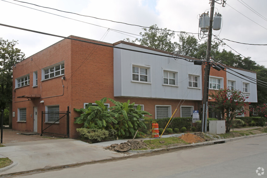 3815 Garrott St, Houston, TX for lease - Building Photo - Image 1 of 5