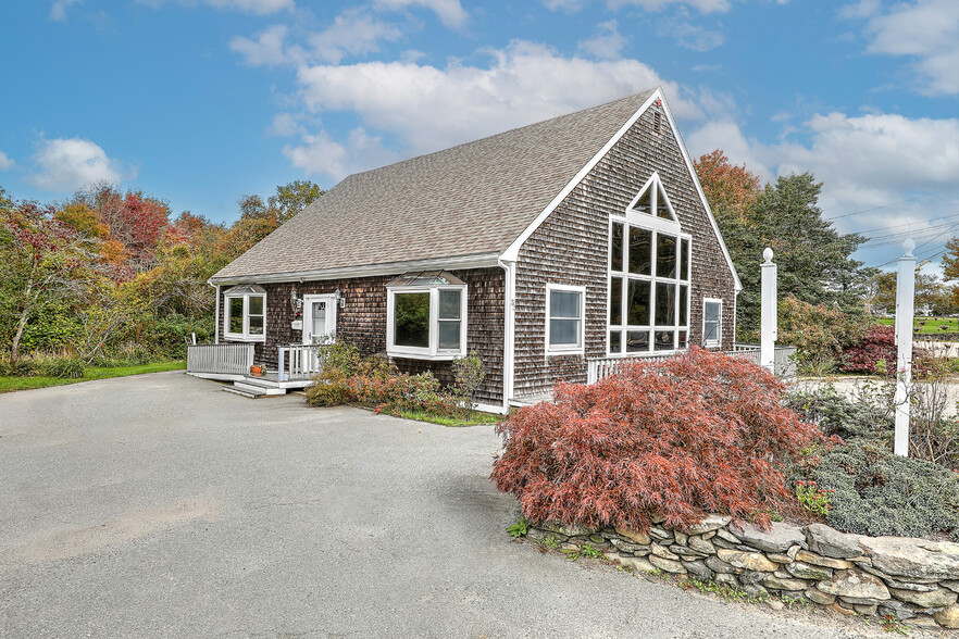 33 Meeting House Ln, Little Compton, RI for sale - Building Photo - Image 1 of 11