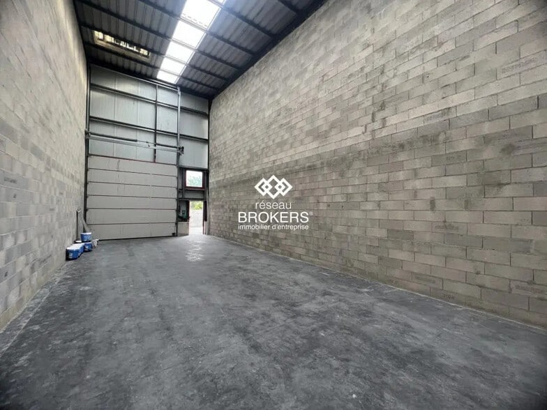 Industrial in Saint-Germain-lès-Arpajon for lease - Building Photo - Image 3 of 7