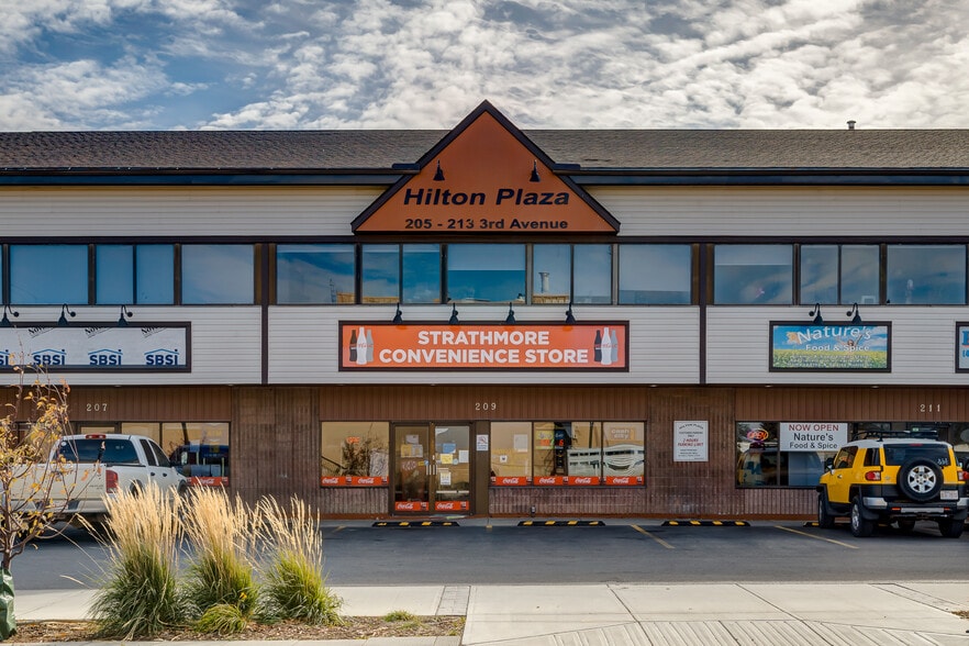 205-213 3rd Ave, Strathmore, AB for lease - Building Photo - Image 3 of 8