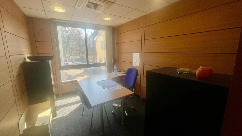 Office in Bourg-en-Bresse for lease - Interior Photo - Image 3 of 5