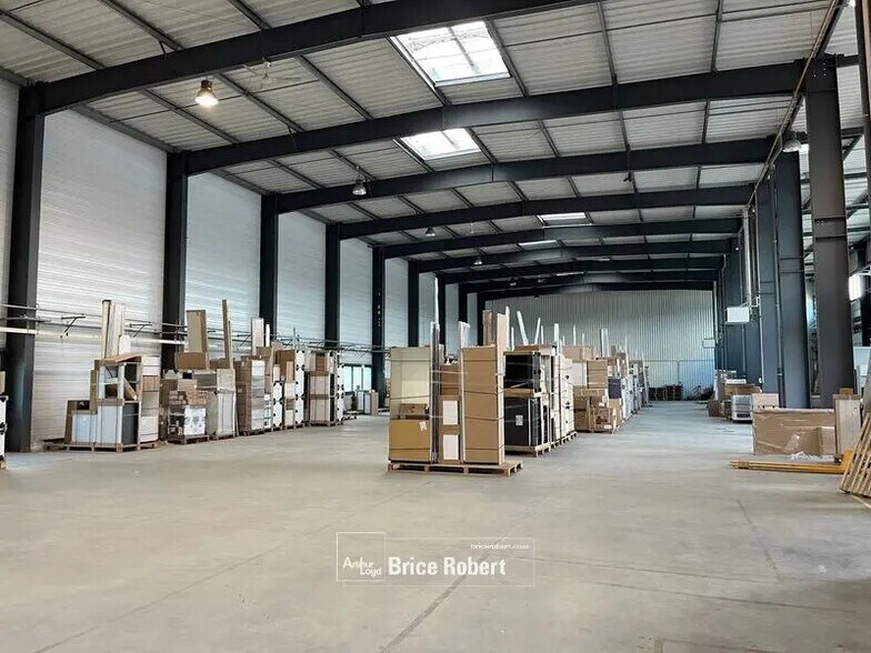 Office in Meyzieu for lease - Interior Photo - Image 3 of 6