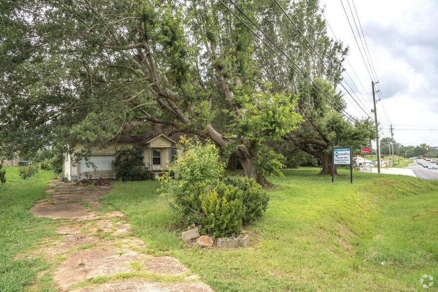 2289 W Point Rd, Lagrange, GA 30240