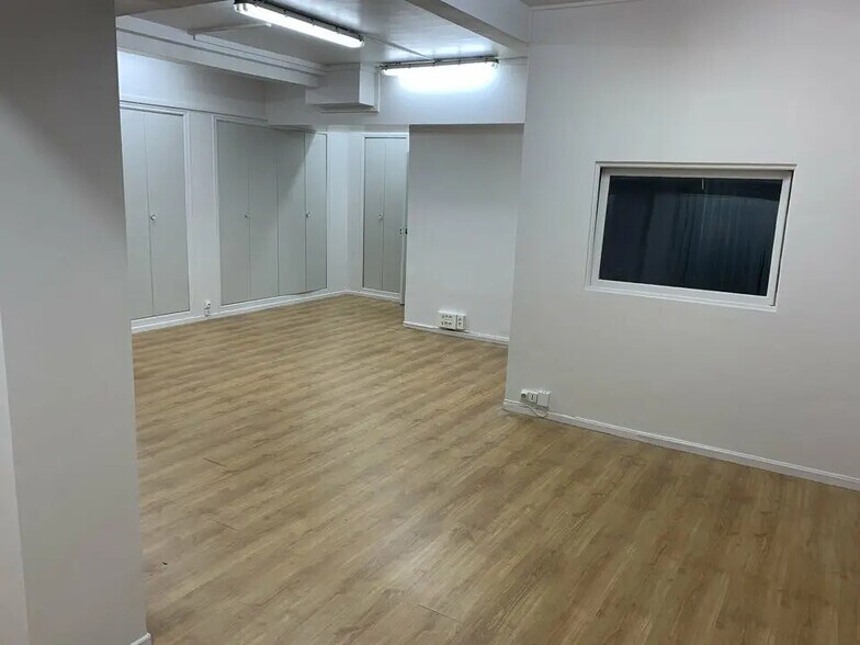 Office in Paris for lease - Interior Photo - Image 2 of 8