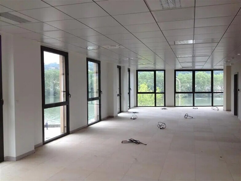 Office in Lyon for lease - Interior Photo - Image 1 of 7