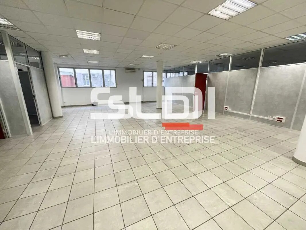 Office in OULLINS-PIERRE-BÉNITE for lease Interior Photo- Image 1 of 9