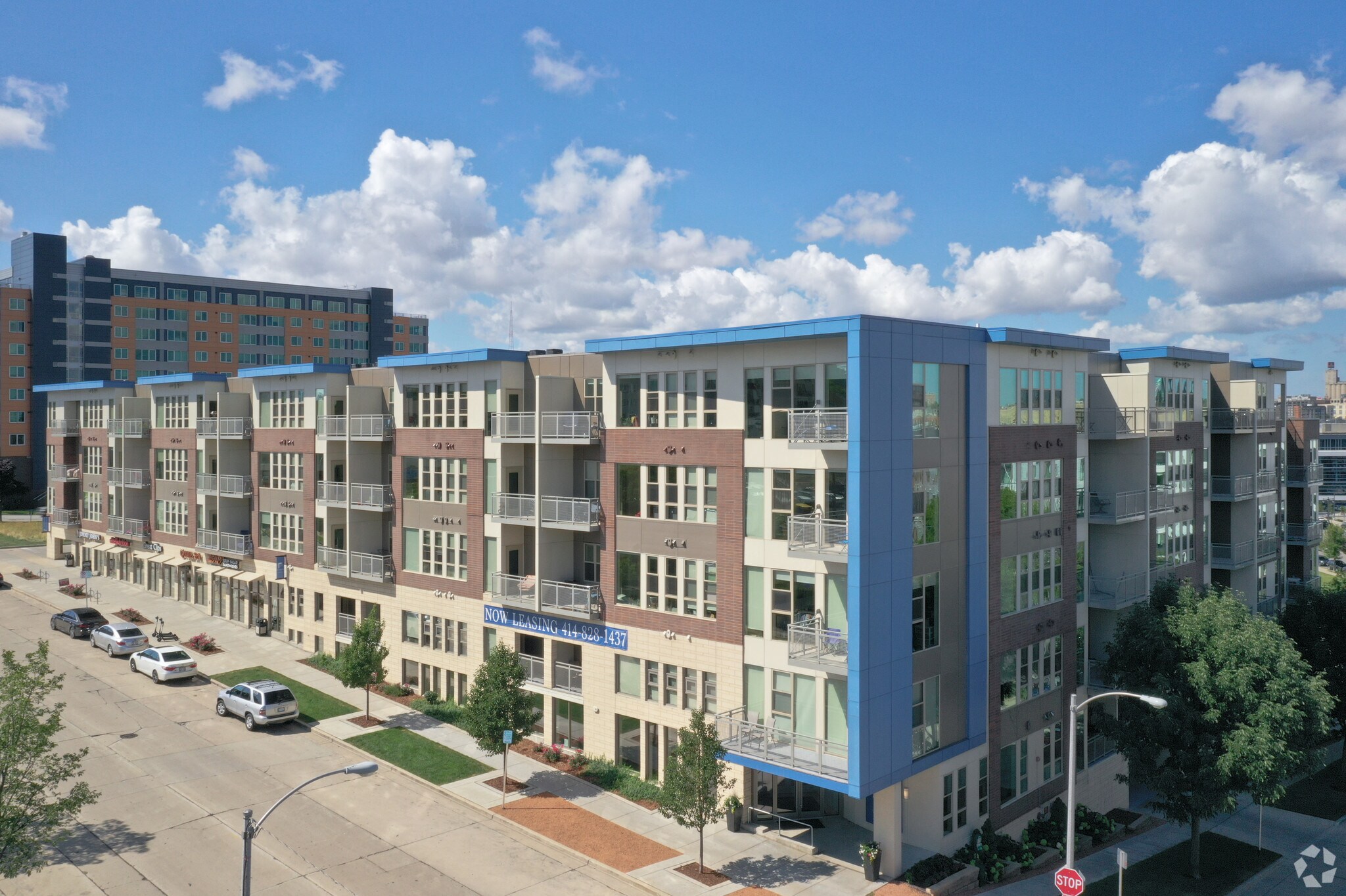 1437 N Jefferson St, Milwaukee, WI 53202 Avenir Luxury Apartments