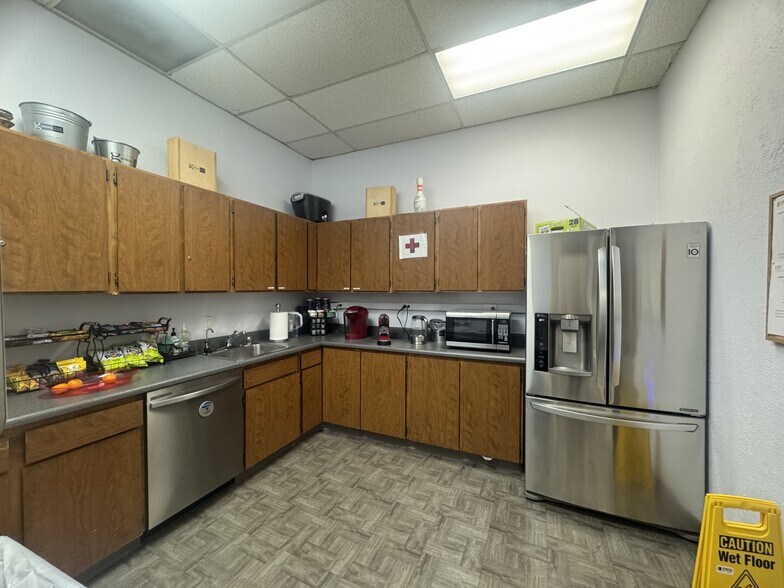 916 S Claremont St, San Mateo, CA for lease - Interior Photo - Image 3 of 6