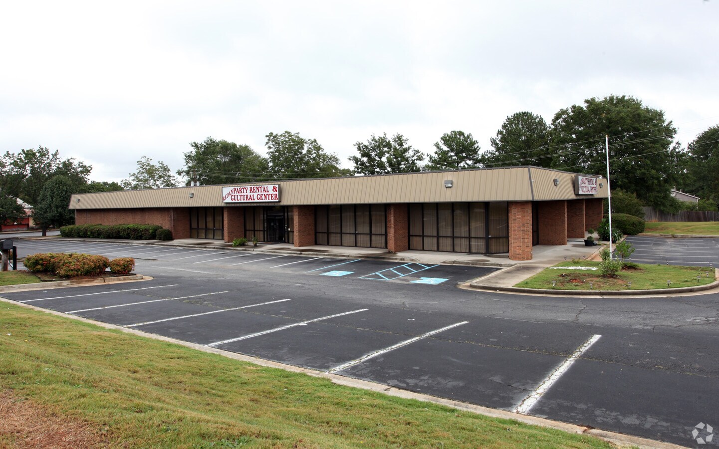 4962 Redan Rd, Stone Mountain, GA 30088