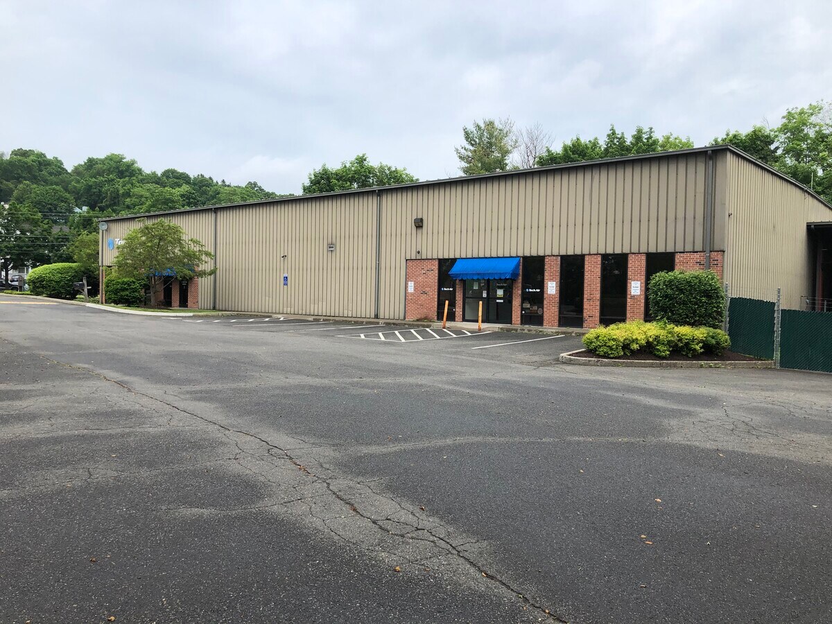 50 Mill Plain Rd, Danbury, CT 06811