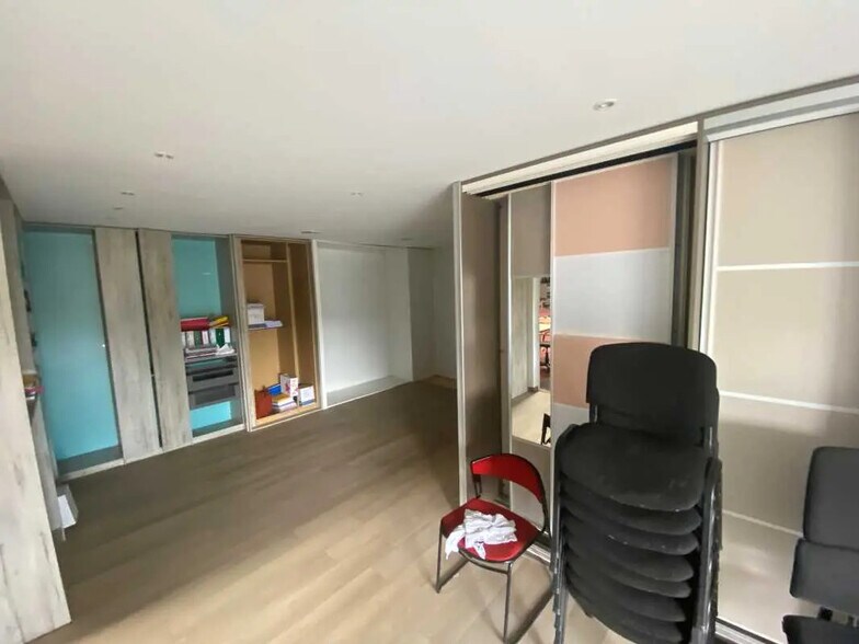 Office in Eysines for lease - Building Photo - Image 3 of 9