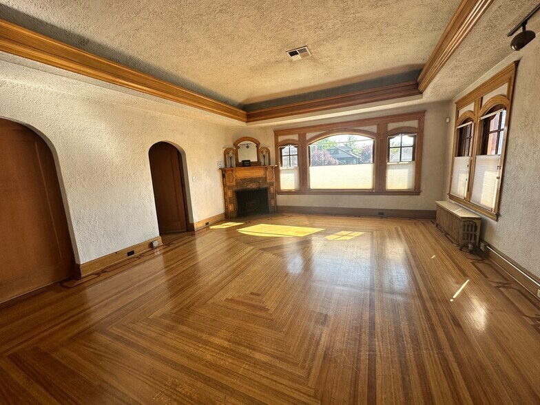 527 S Arlington Ave, Reno, NV for lease - Building Photo - Image 3 of 27