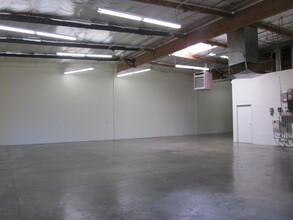 9001 Oso Ave, Chatsworth, CA for lease Interior Photo- Image 2 of 5