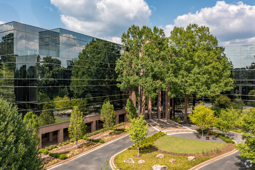 200 Ashford Ctr N, Atlanta, GA for lease - Building Photo - Image 1 of 25