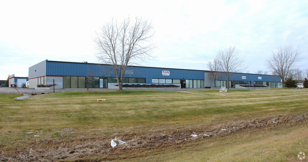 W182S8335 Racine Ave, Muskego, WI for sale - Primary Photo - Image 1 of 1